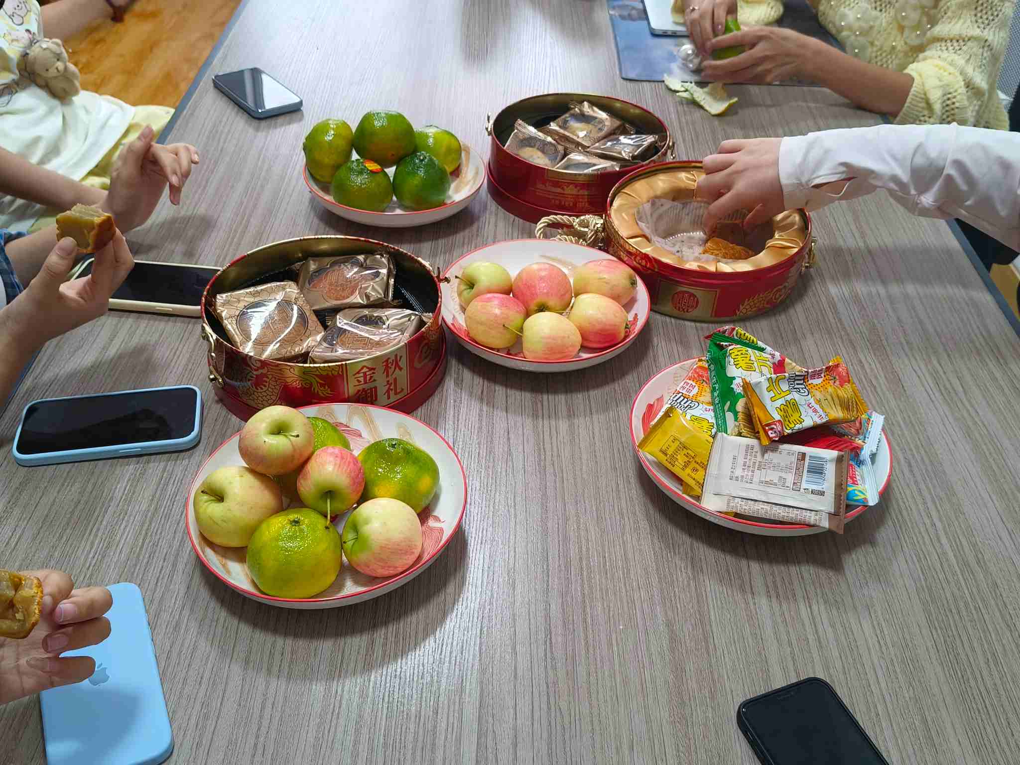 Zemeijia Sıcak İkindi Çayı Veriyor