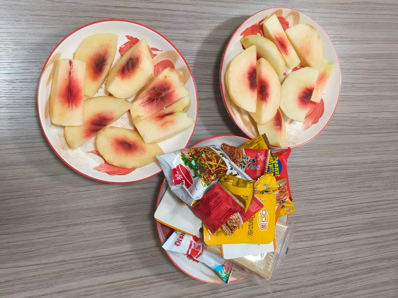 Şeftali ve Atıştırmalıklar Zemeijia'nın Öğleden Sonrasını Güçlendirdi